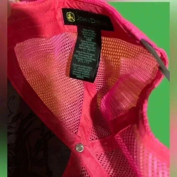 NWOT PINK AND GRAY JOHN DEERE HAT 🚜🌽 - Picture 5 of 5